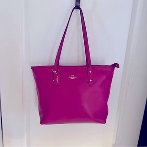 Gently used Coach medium to large tote bag.